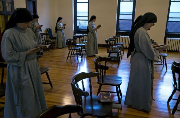 Sisterhood of hope: In East Harlem, pope to meet ministers in fight against poverty